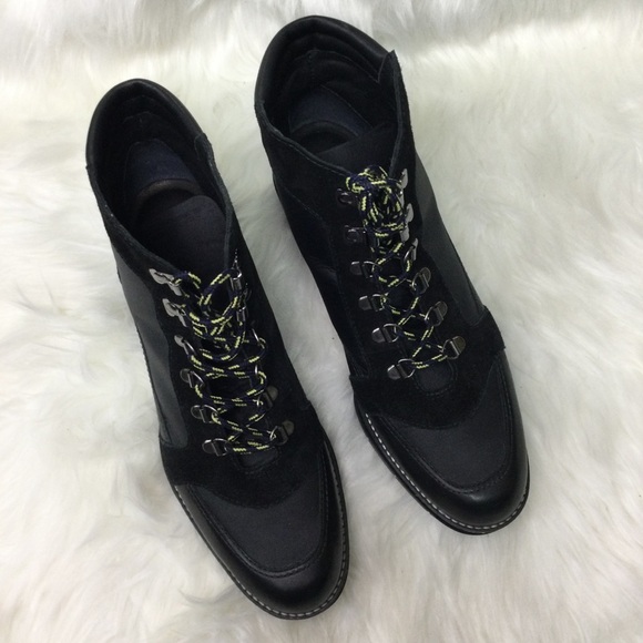 NWOB Bernardo Summit style Leather & Suede Black Lace-up Hiker Boots - Picture 2 of 13